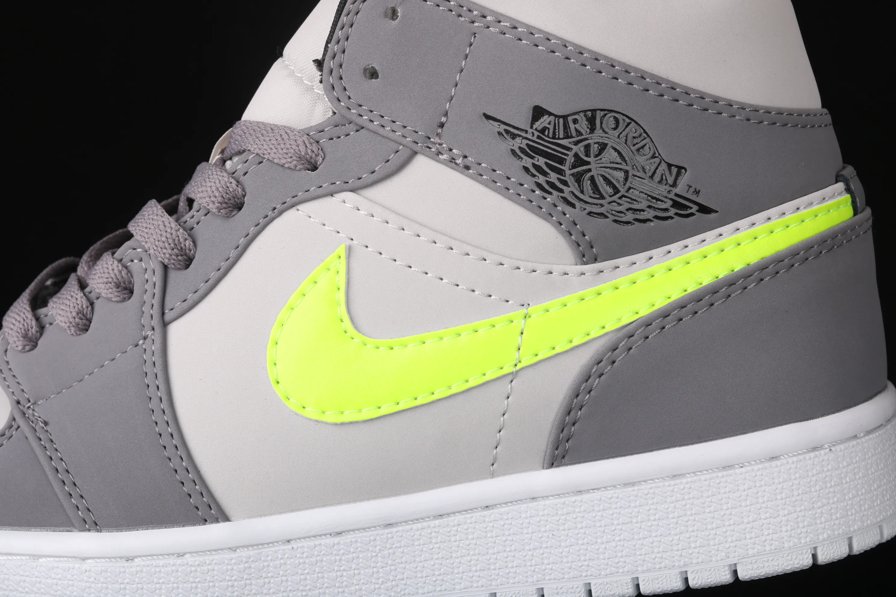 All categories Air Jordan Jordan series basketball shoes Air Jordan 1 Mid Air Jordan 1 Mid "Grey Volt" AJ1 Joe 1 neutral gray fluorescent yellow basketball shoes 554724-072